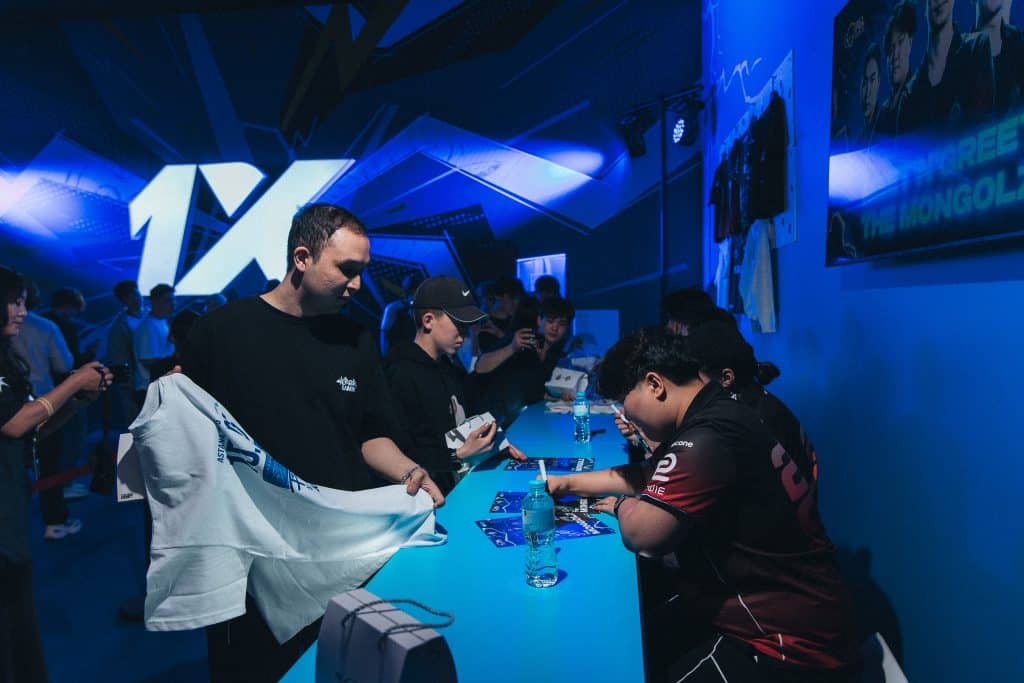 “Монгол улс PGL-ийн хараанд аль хэдийн орсон. Бид Улаанбаатар хотод зохион байгуулагдах ирээдүйн PGL тэмцээн ямар байж болох вэ гэдэг боломжуудыг судлах сонирхолтой байна” — PGL-ийн гүйцэтгэх захирал Сильвиу Строи 5 The MongolZ бол Азийн шилдэг баг