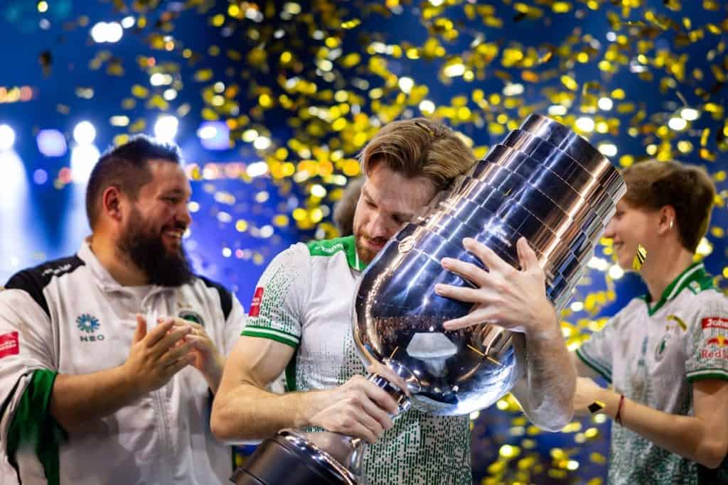 Falcons баг IEM Cologne 2026 тэмцээнд FURIA-г буулган авч, аваргын цом өргөлөө 2 Falcons баг IEM Cologne 2026 тэмцээнд FURIA-г буулган авч, аваргын цом өргөлөө